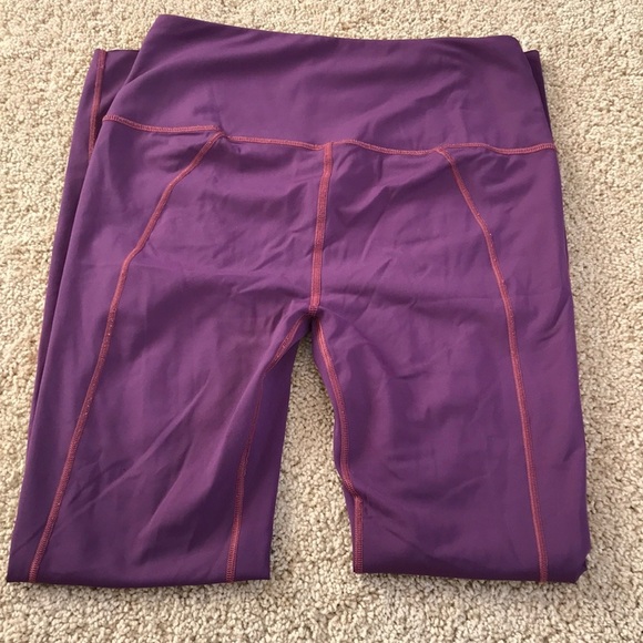 LULULEMON Athletica Size 6 berry work out tights - Picture 8 of 8